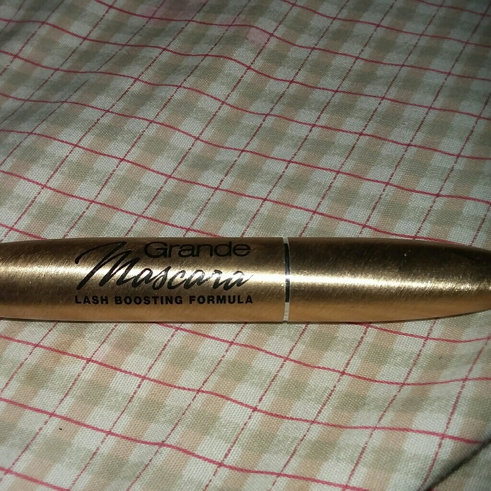 Grande mascara, new